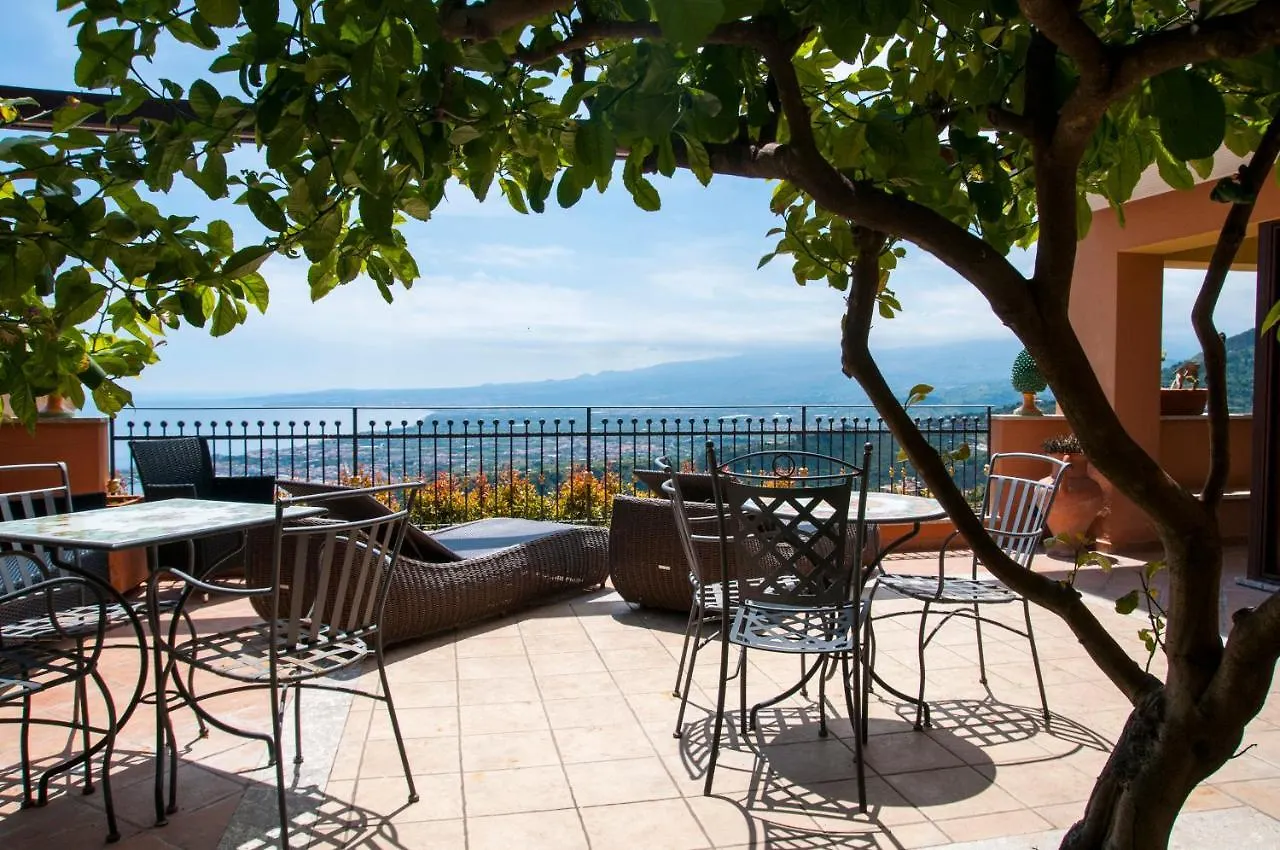 Couette-café Villa Le Terrazze Charming Rooms Taormine Italie